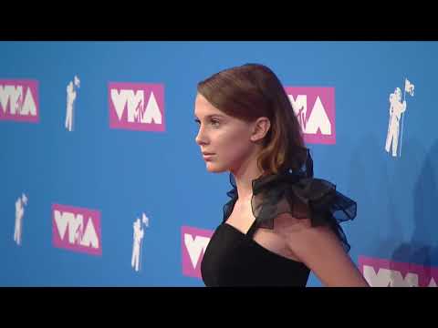 millie-bobby-brown-2018-vma-awards-red-carpet---thesalonguy