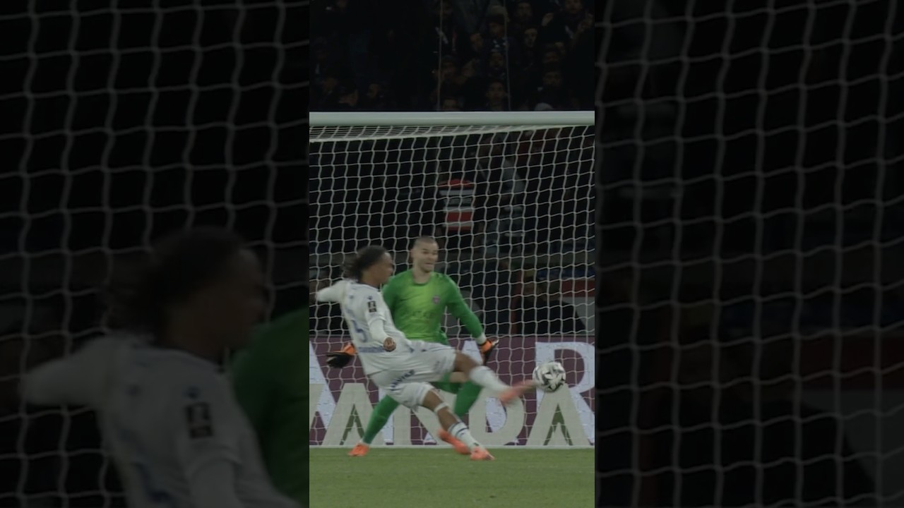 Chevalier’s incredible stop. 🤯🛑  #PSG #Ligue1 #Chevalier