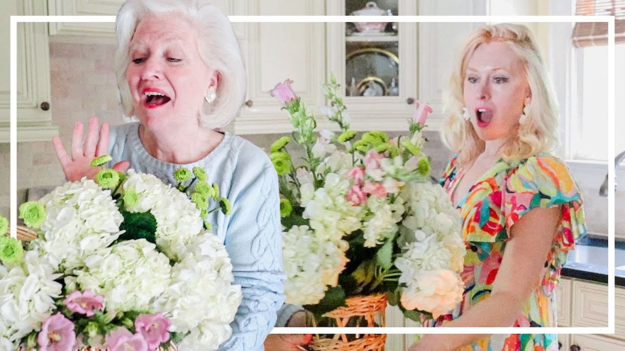 SURPRISING MOM WITH A GIANT BOUQUET OF HER FAVORITE FLOWERS // OH SO