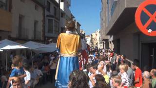 (HD) LOS GIGANTES DE CINTRUÉNIGO (NAVARRA) BAILANDO EN LA CALLE LIGUES 2-10-2011.wmv
