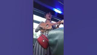 Pengamen Cantik Bersuara Merdu Bus Gresik Sby