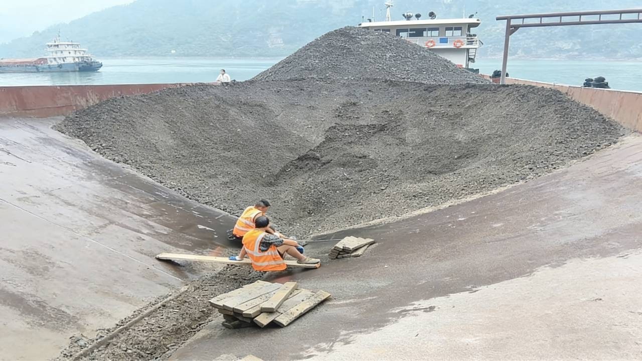 Cargo Ship Unloading Phosphate Ore | Smooth & Satisfying