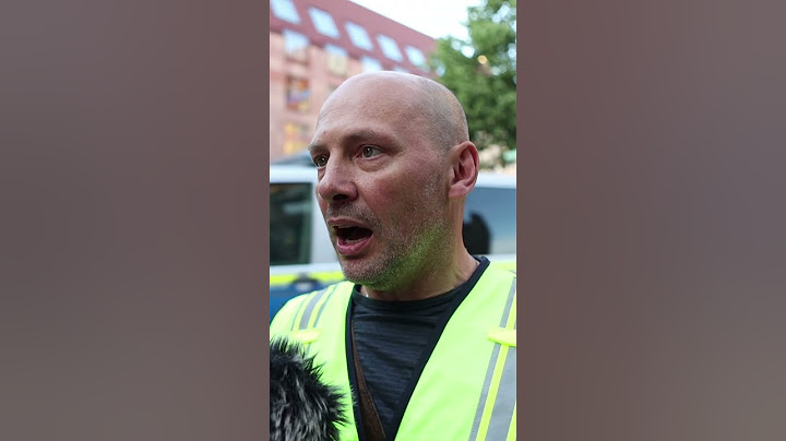 Vermummte "Aktivisten" seilen sich von Nürnberger Brücke ab - Feuerwehr muss sie bergen