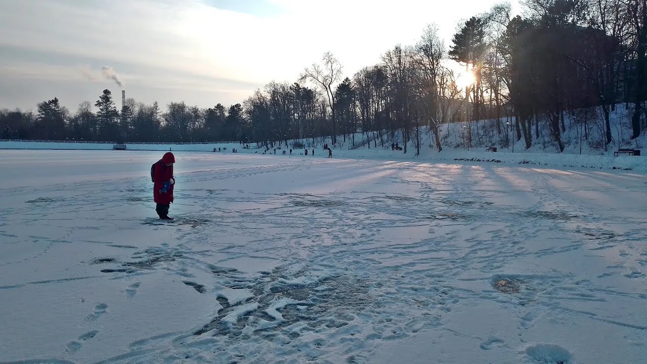 Зимние рыболовные приключения в парке Бориса Главана на Рышкановке. Прогнали со льда!