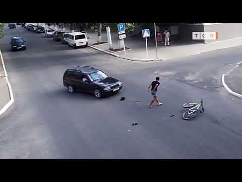 Уличная камера сняла, как сбили велосипедиста