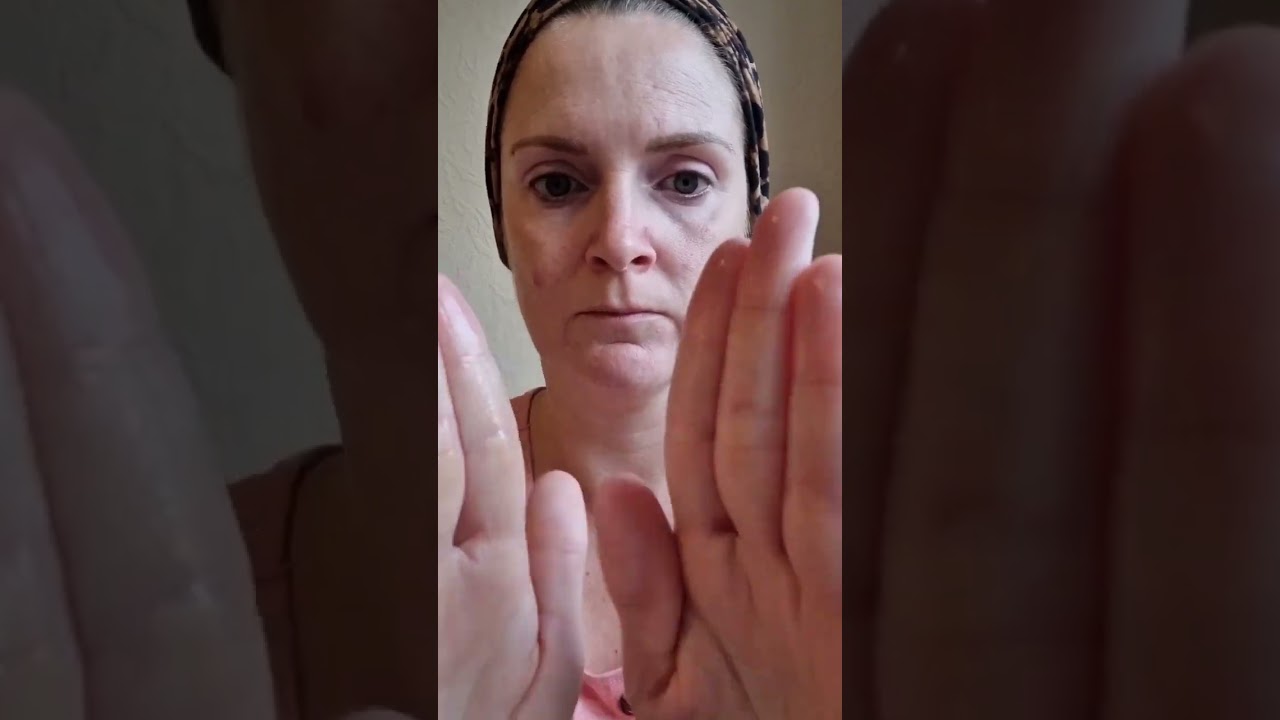 Using the U.F.O. Ultra-Clarifiying Facial Oil by Sunday Riley - gifted by Skeepers