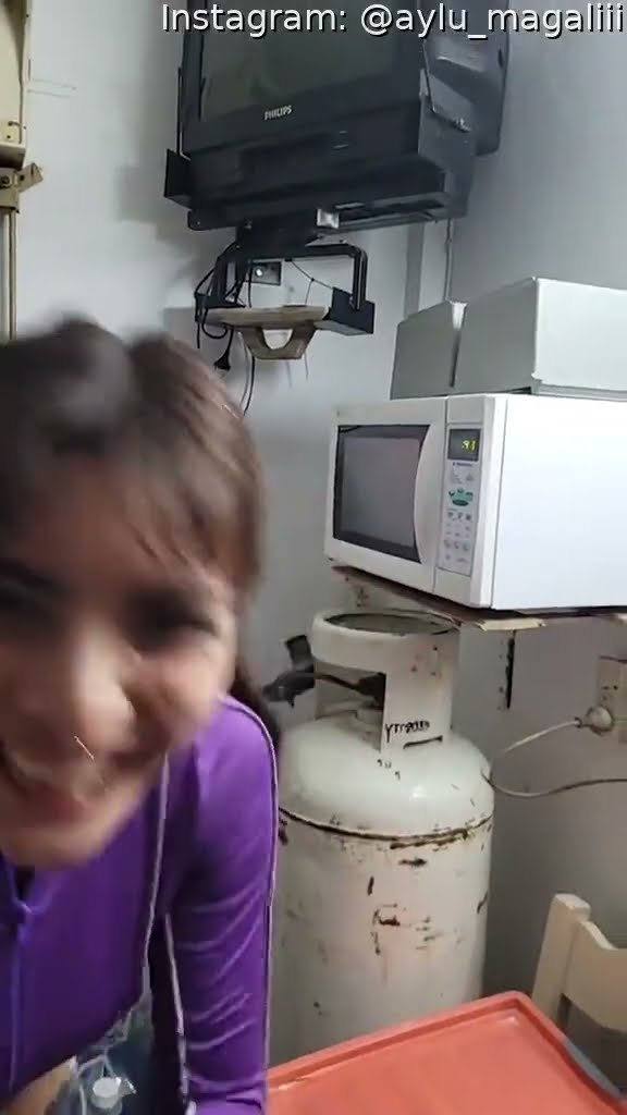 Microwave Makes Tooting Noise || ViralHog