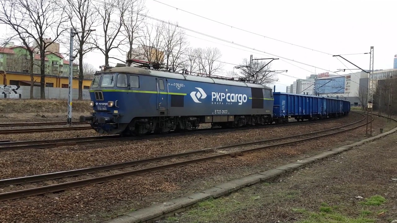 ET22-2022 z pociągiem towarowym, w okolicy ul.Konopnickiej w Rzeszowie 15.03.2018
