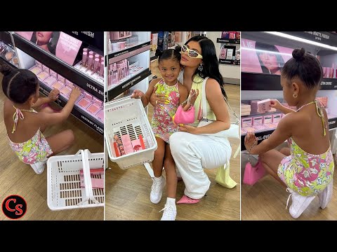 Kylie Jenner and Daughter Stormi Visiting to ULTA Beauty Store (Video)