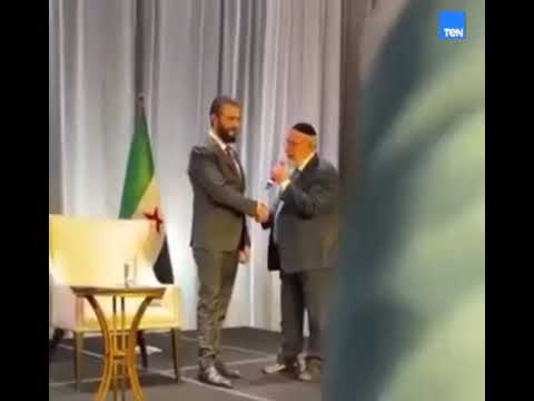 حاخام اليهود السوريين يوسف حمرا يبارك رئيس سوريا الانتقالي أحمد الشرع خلال لقاء مع الجالية السورية