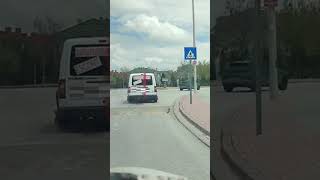 Başta Yanlış Anladık Meğer Düğün Konvoyuna Eskortluk Ediyormuş. İçiniz... Resimi