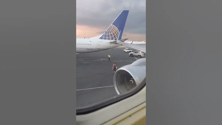 Two United Airlines aircraft collide on the ground at Newark Liberty Airport, New Jersey. - DayDayNews