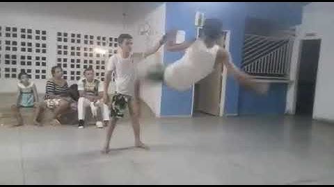 Martelo Cruzado Capoeira