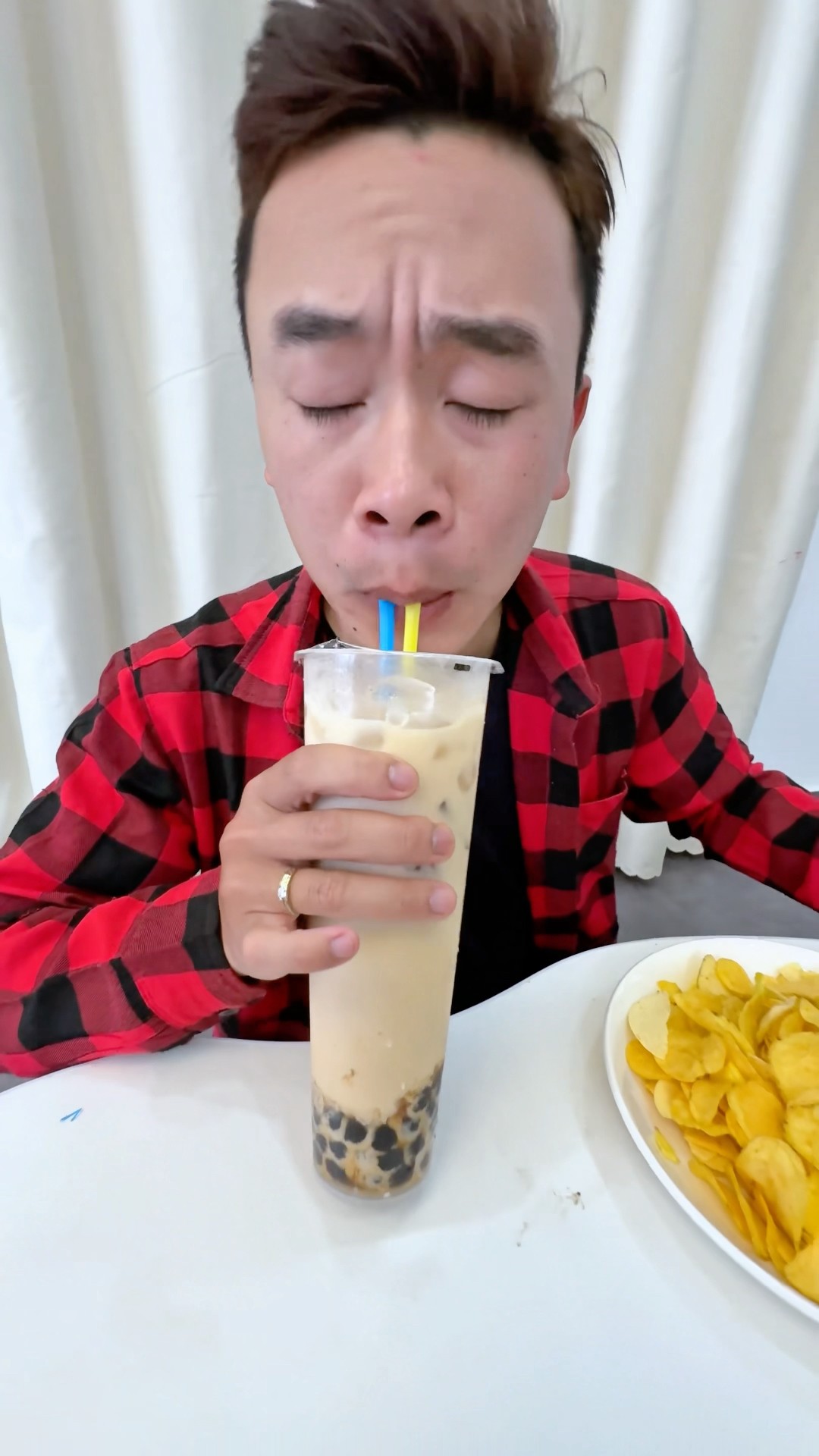 タピオカお兄 How to SEAL your sibling's BUBBLE TEA STRAW?😂 兄弟のタピオカ