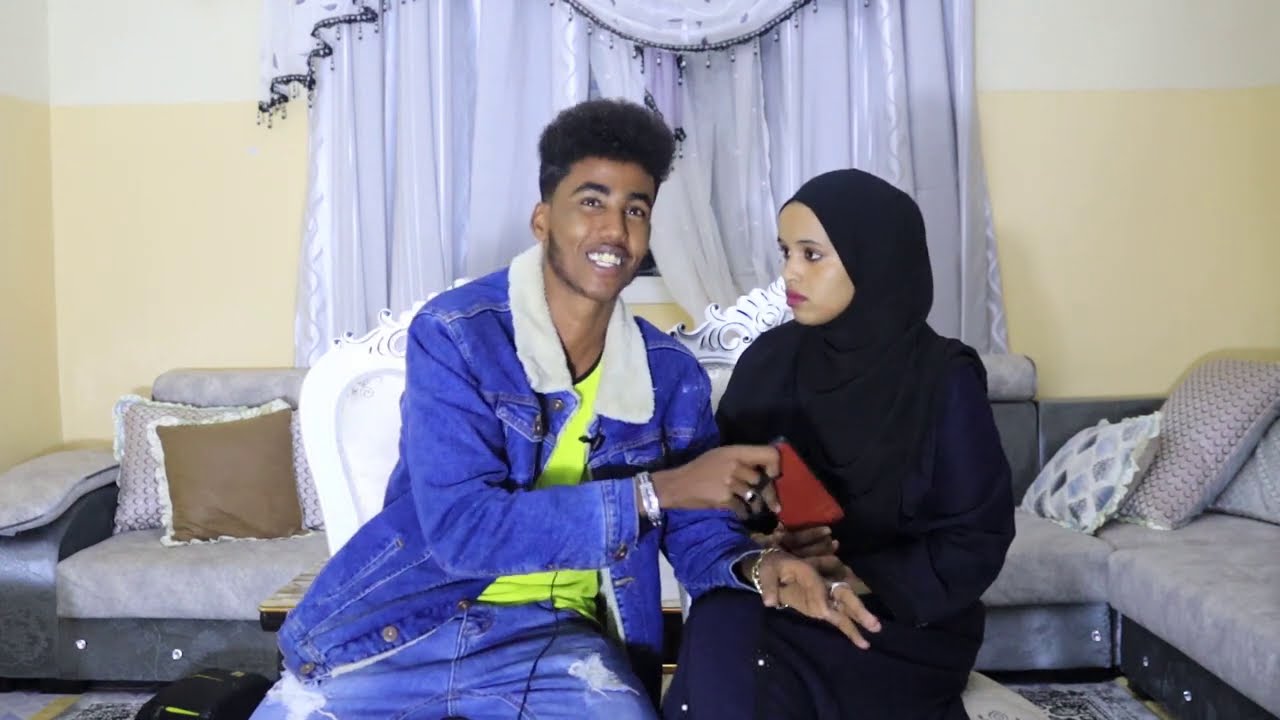 prank ABDIRAHMAN STAY OO GABADH SHUKAANSADAY IYO UBAX NAXAA KALA QABSADAT
