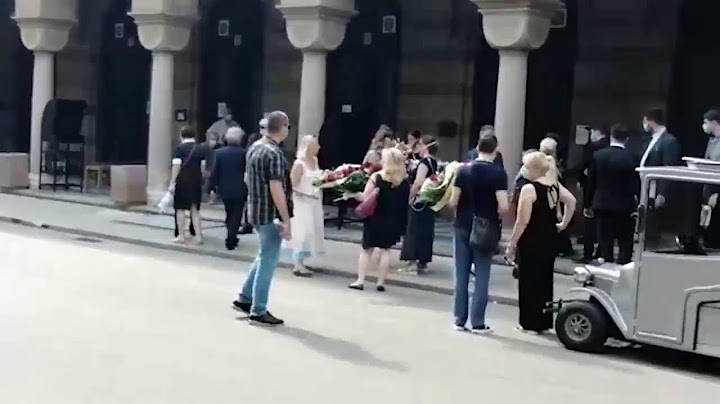 UTUČENA CECA NA IVICI SUZA Folk diva došla da se oprosti od prijateljice Isidore