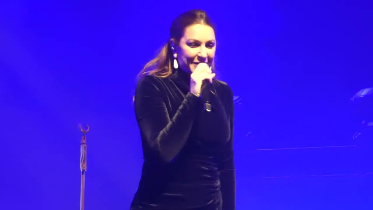 Niña Pastori  Válgame Dios live Barcelona 2022