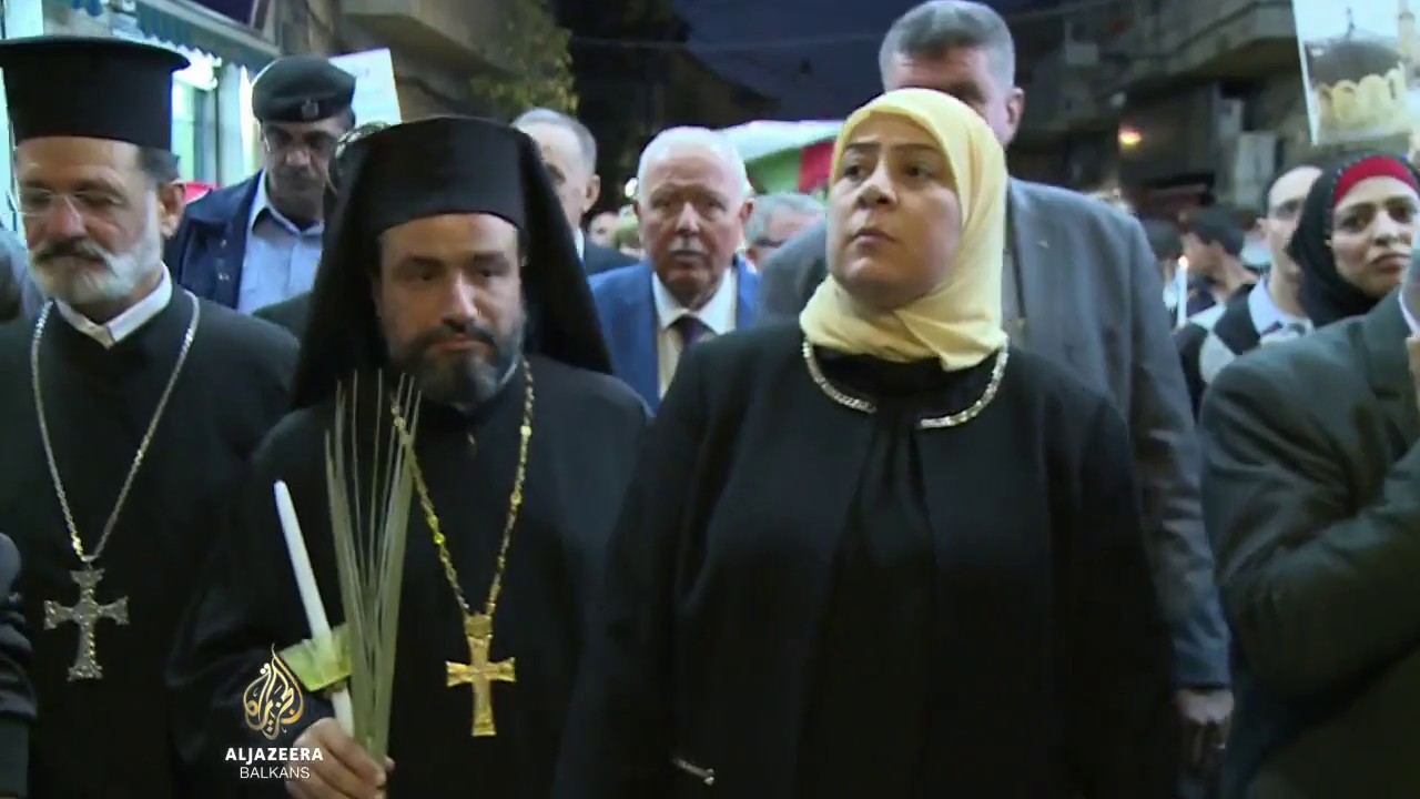 المسيحيون والمسلمون في شوارع رام الله