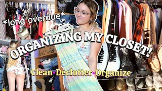 CLOSET ORGANIZATION | decluttering, organizing, & cleaning my closet for WINTER ❄️💙