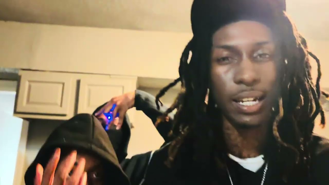 Guarda QueySlime - Fully / EBK (official music video ) su YouTube Guarda QueySlime - Fully / EBK (official music video ) su YouTube