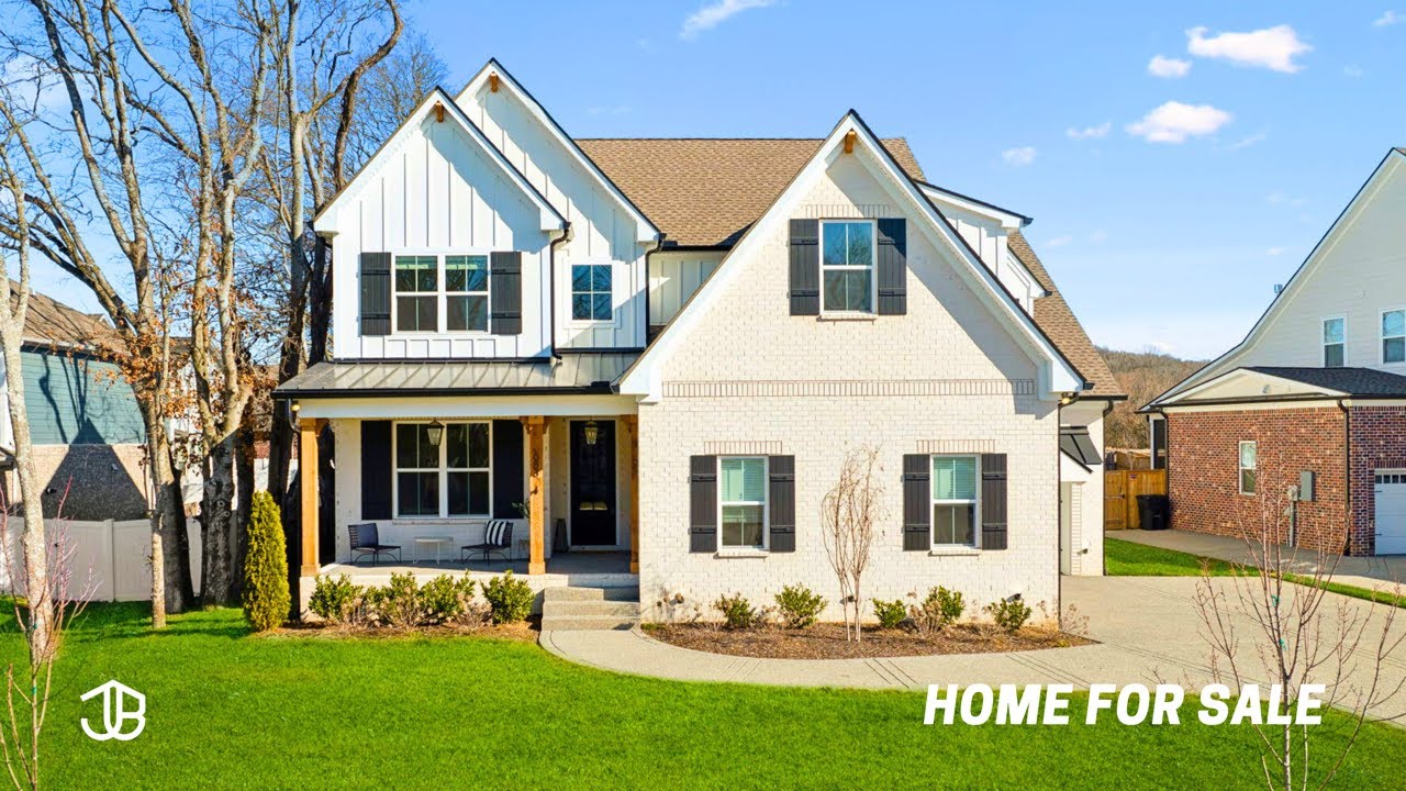 TOURING a $999K Luxury Home in Hendersonville, TN – You Won’t Believe the Upgrades!