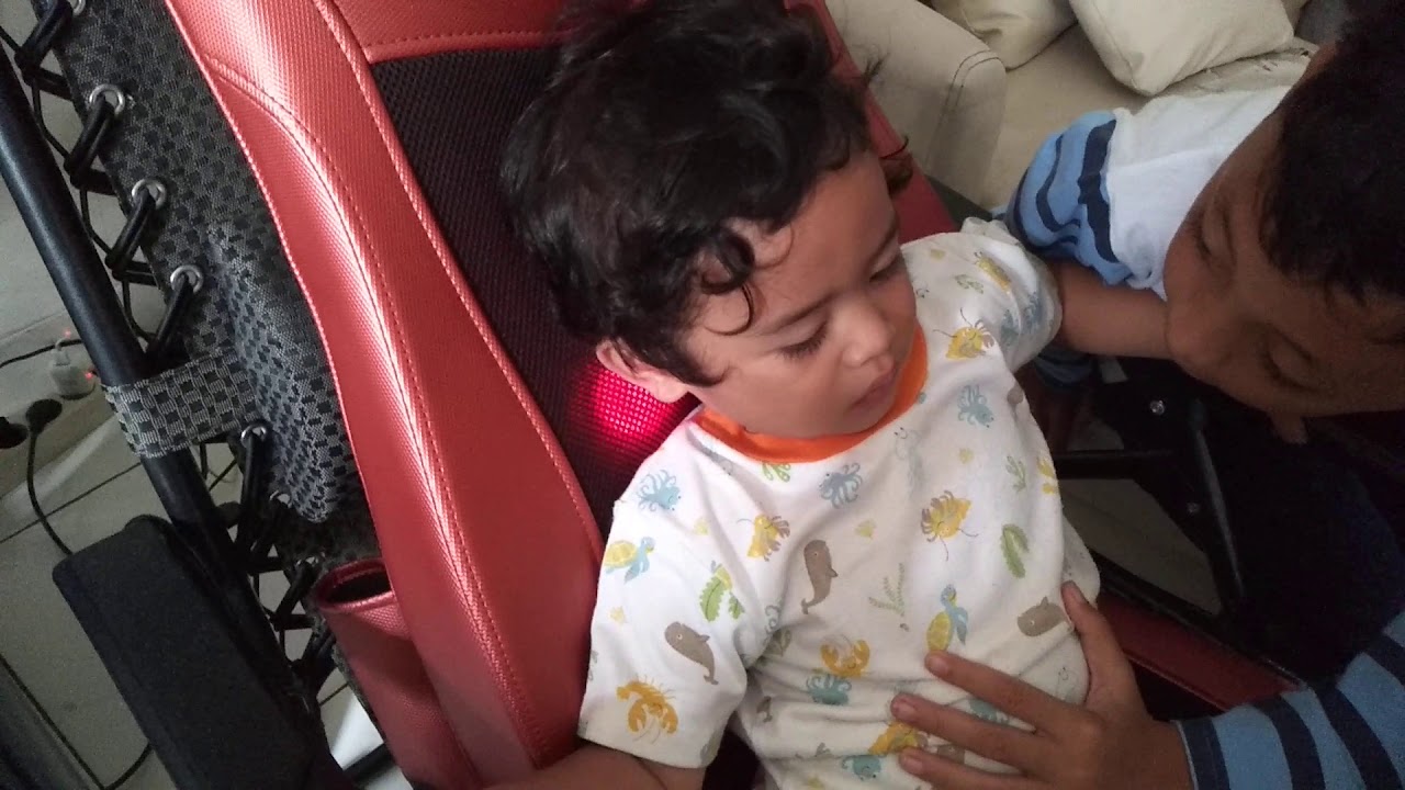  Anak  kecil  Nyobain kursi  enak dipijit YouTube