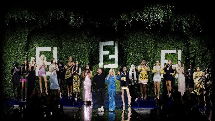 Versace  Fashionably Late with the 2022 Holiday Campaign
