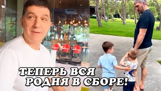 Александр Овечкин вывез не только семью на море, но и родных своей жены Анастасии Шубской