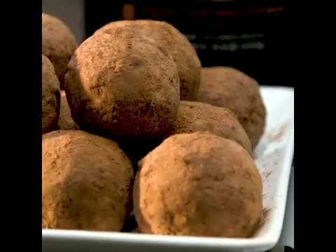 Video: Pears In A Chocolate-almond Cloud