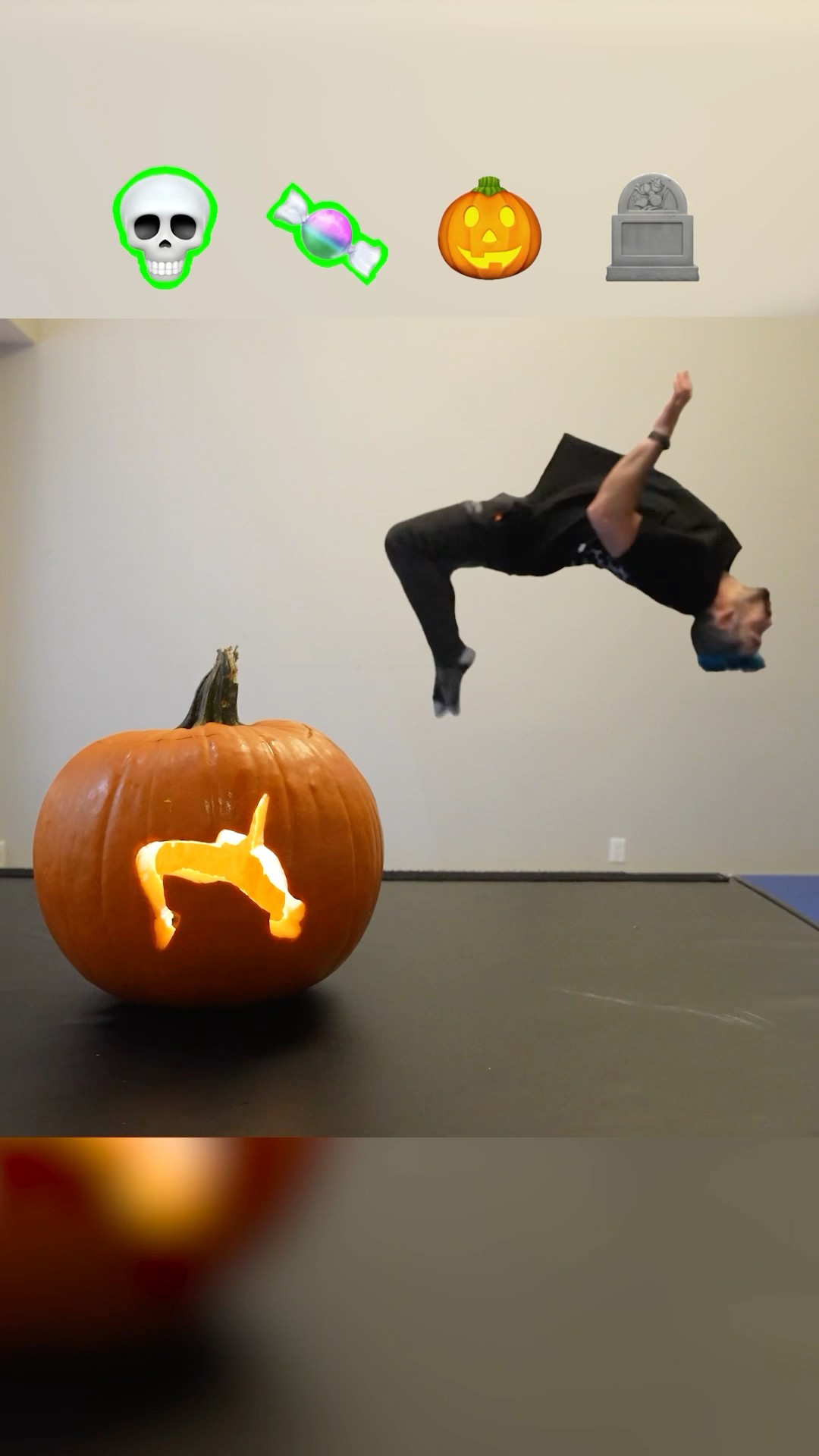 Parkour with emojis ? Halloween edition!