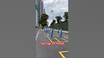 Một trạm sạc xe điện quy mô lớn của Vinfast trong Vinhomes Q.9|Tony Phèn TV