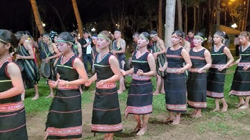 cồng chiêng giao lưu ơ quảng trường TP Pleiku mới các bạn cùng xem