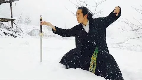 Watch: Priest practices Taoist kung fu amid heavy snow in Wudang Mountains - DayDayNews