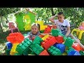 ДОМИК для детей из БОЛЬШОГО конструктора GIANT Construction for kids Настя и Саша строят дом