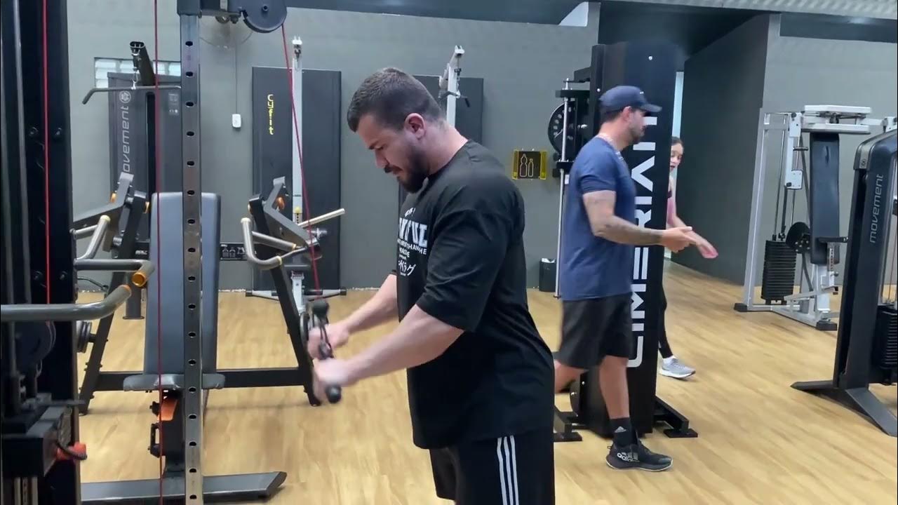TRÍCEPS PULLEY BARRA RETA PRONADA COMO FAZER EXECUÇÃO DO EXERCÍCIO