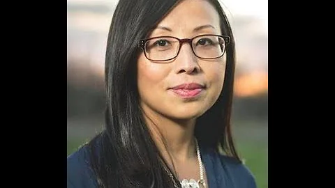 Mai Der Vang with Debra Daniel: 10/8/2021