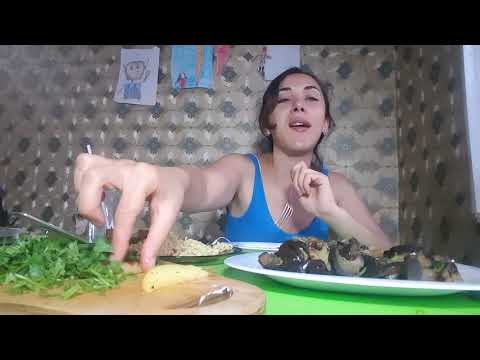MUKBANG •დიდი დოშიკი • ბადრიჯანი ხახვთან და ბულგარულთან • მწარე წიწაკა • მწვანილი • შიზოფრენია