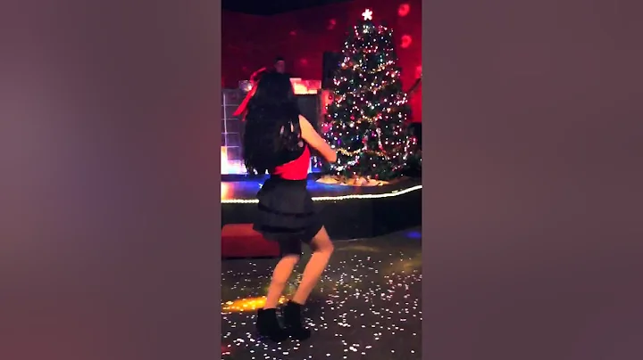 Alexandria Douglas: Rockin' Around the Christmas T...