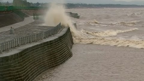 Spectacular Tidal Bores Surge in Qiantang River