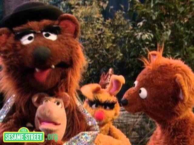 Sesame Street: Papa Bear's Hug 