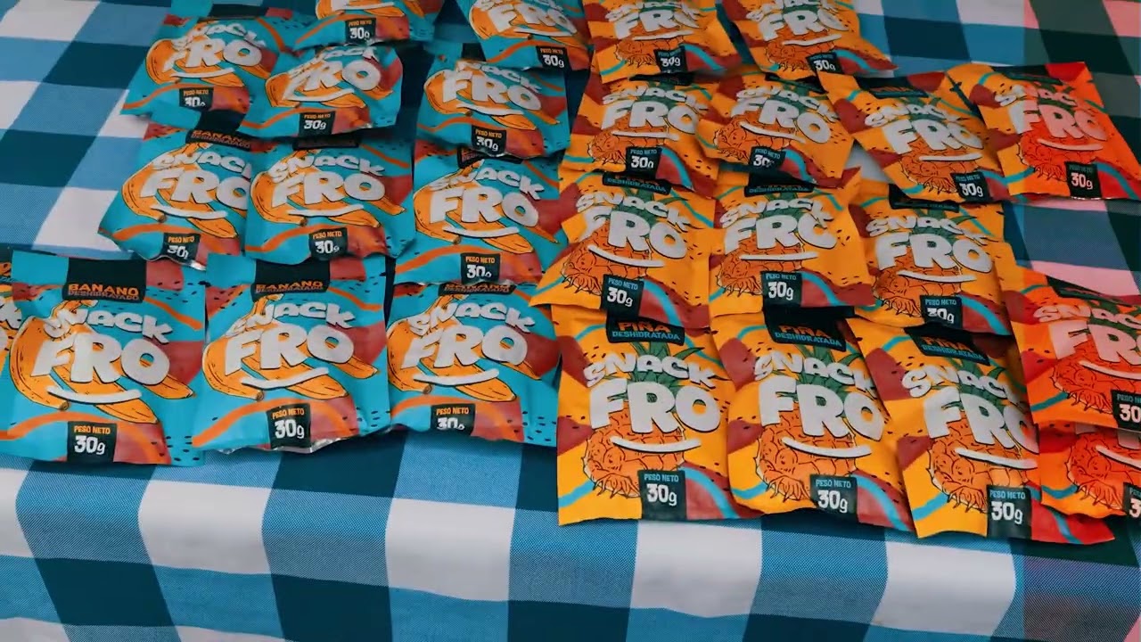 Mercado campesino en Santa Fe, Bogotá, donde productores rurales ofrecen alimentos frescos y productos locales en la celebración del Día del Campesino.