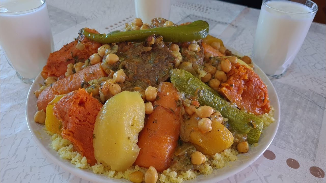 الكسكس المغربي باللحم والخضر على أصوله 🥩🥕يا سلام - Couscous met vlees en groenten