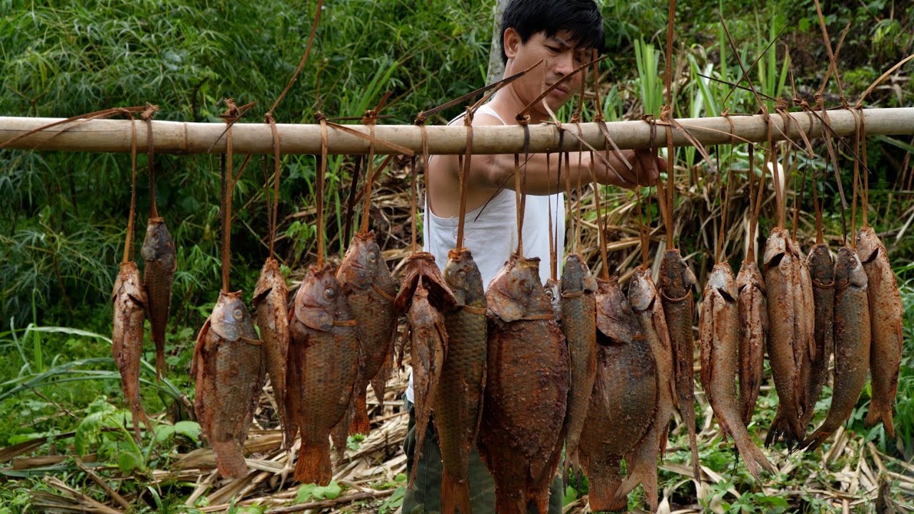 Making smoked fish, young CEO leaves the city for the wild, off-grid