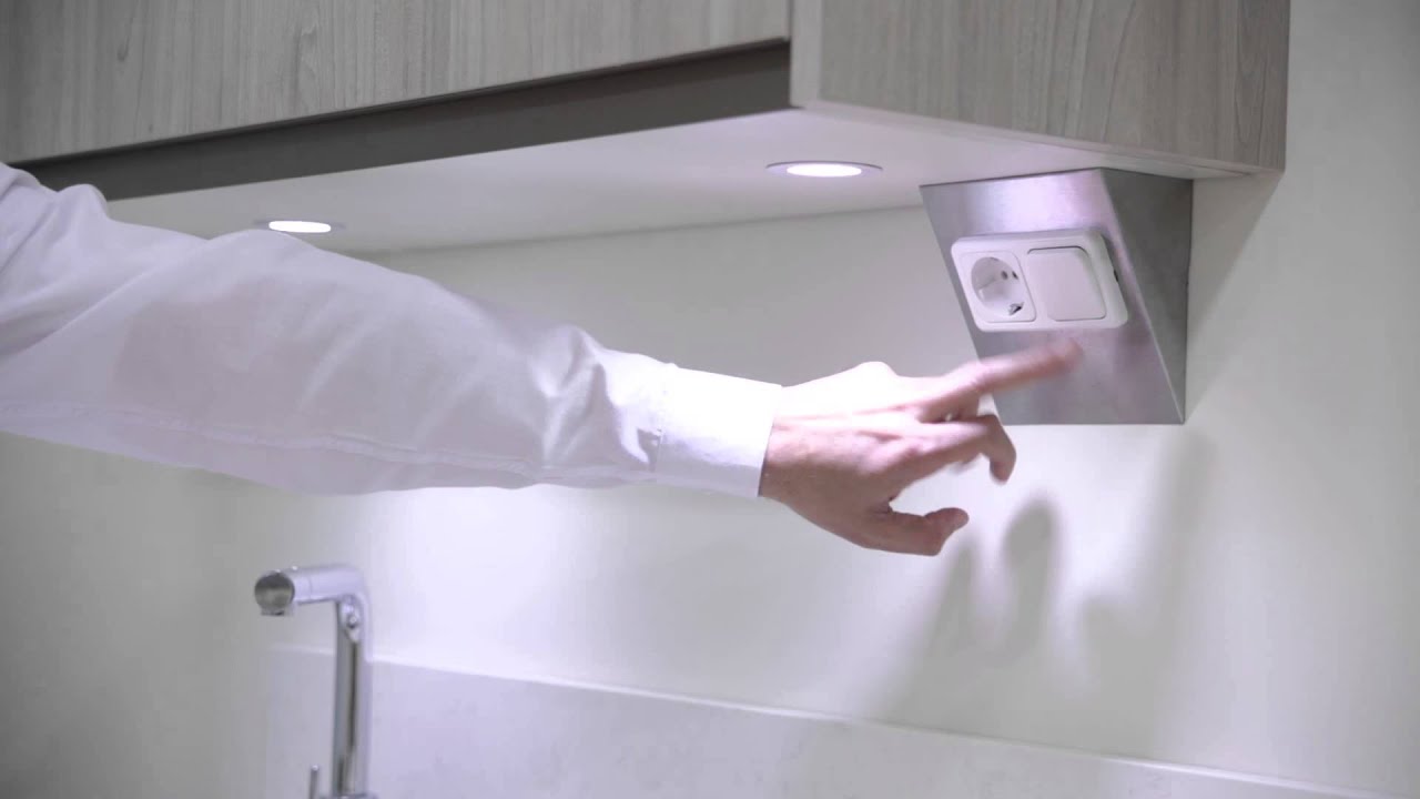 Video muebles de cocina con iluminacion led youtube Diseño muebles cocina con repisa