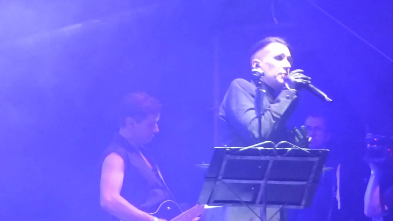 BLUTENGEL - THE WAR BETWEEN US live 30.07.2016 Wasserschloss Klaffenbach