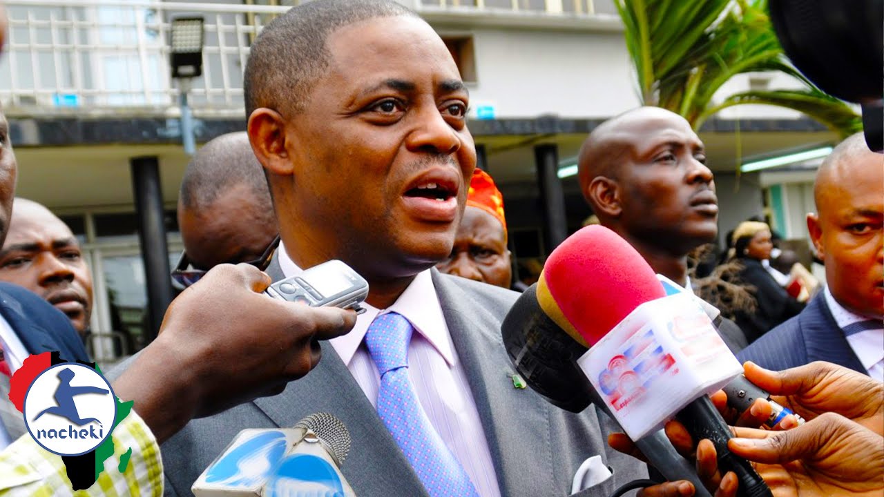 Watch Nigerian Politician Ferociously Insults Journalist during Press Conference