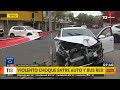 Violento choque entre auto y bus Red en Santiago Centro