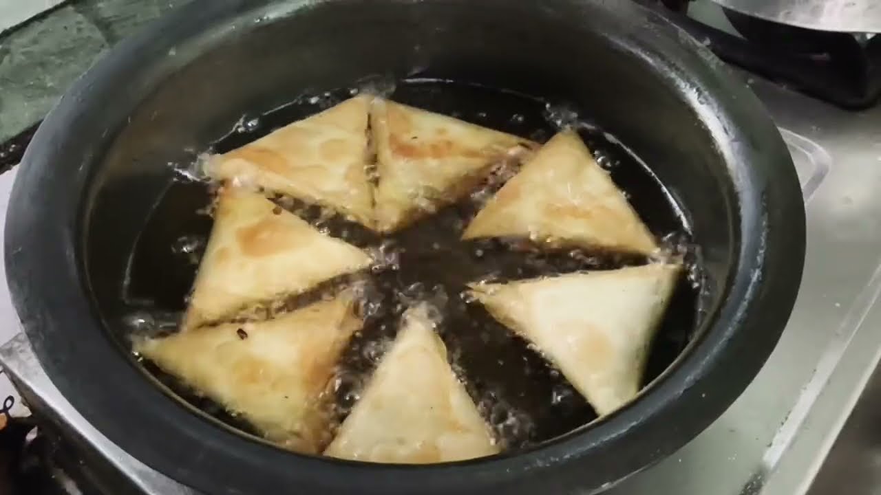 Crispy samosa with pizza filling insidee🍕✨