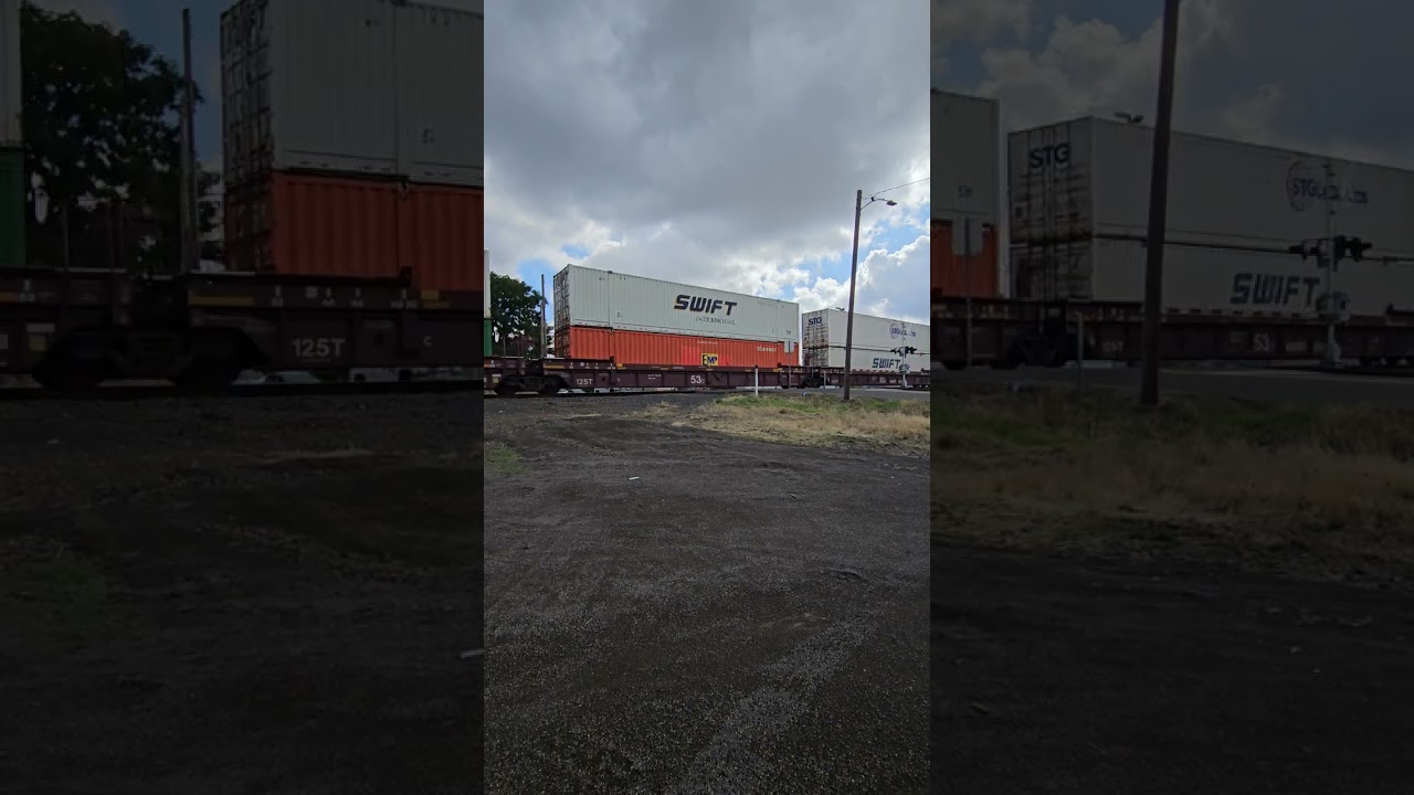 UP 8703 leading train ZBRLC through Salem, Oregon 9.28.23