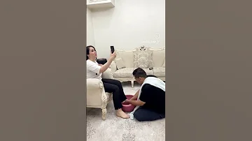 ماساژ دادن پای زن ایرانی جوراب Massaging An Iranian Woman S Feet With Water Nylon Feet Socks 